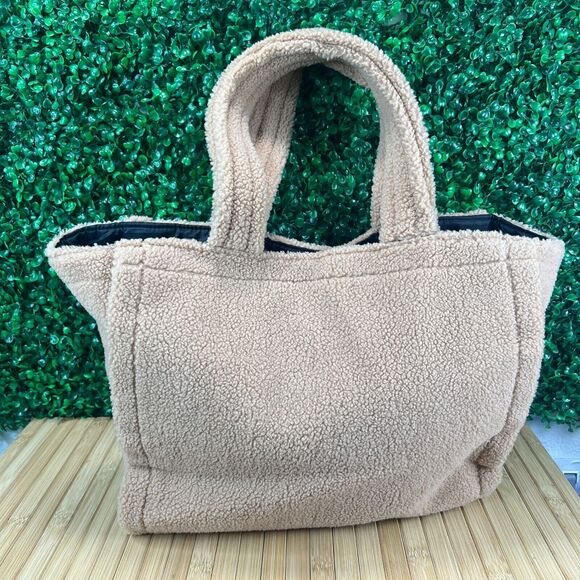 Victoria’s Secret Large Cozy Plush Fleece Sherpa Tote Bag Purse 14 x 12 x 7 in - Picture 3 of 9